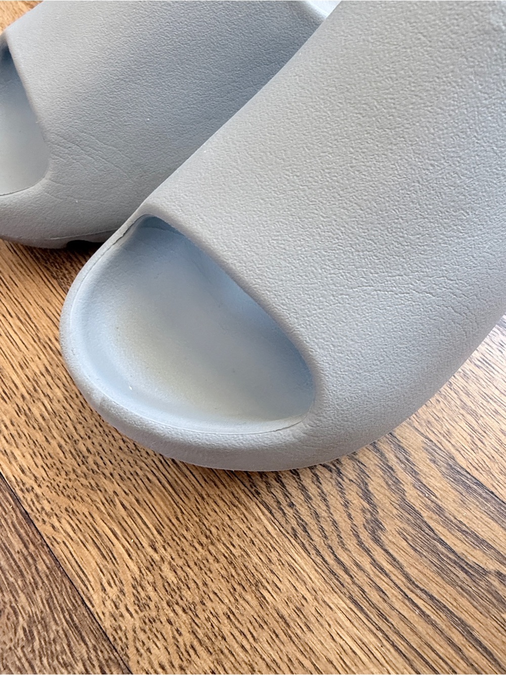 Yeezy Slides in Gray Size Men’s 9 - Picture 9 of 11